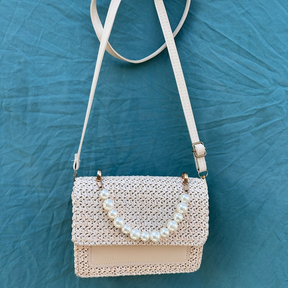 Straw like beige purse